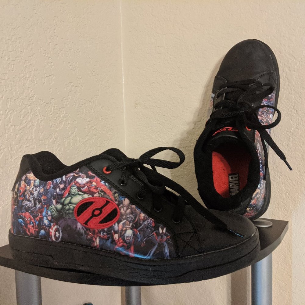 Heelys sneakers - adult size 8 - Marvel comics
